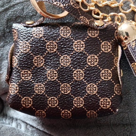 Chic Black Mini Bag Keychain with Gold Accents - Picture 7 of 13